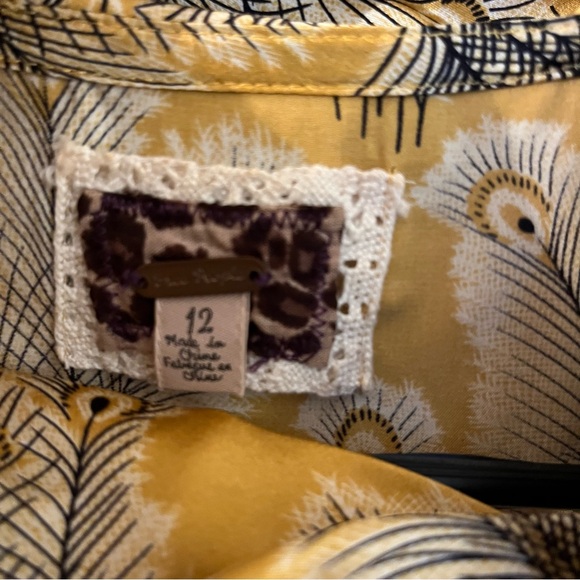 Free People, 100% silk blouse, yellow/gold and black print blouse. - Picture 7 of 12